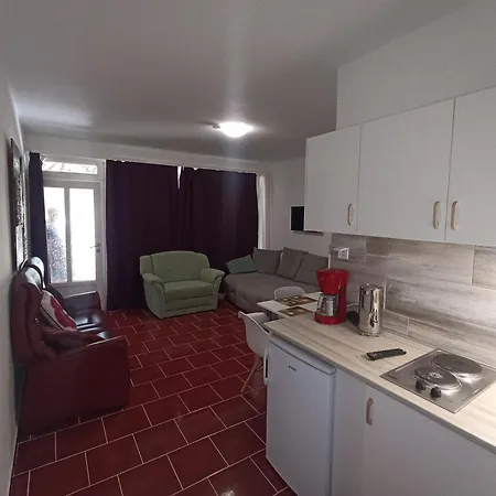 Mali Apartmanhaz * זמראדי