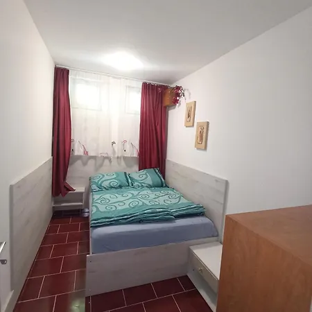 Mali Apartmanhaz *