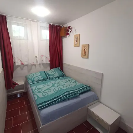 דירה Mali Apartmanhaz